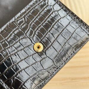 【AT10630】YSL イヴ・サンローラン クロコダイル柄牛革ミニ財布 エレガントな都会のスタイルを演出 | Saint Laurent