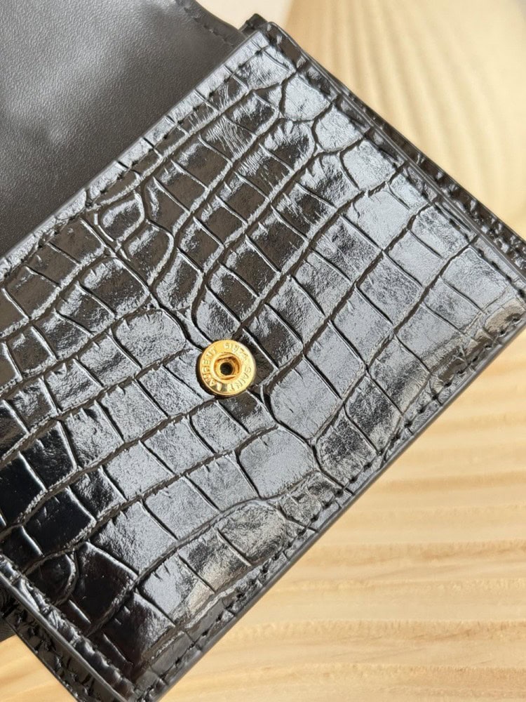 【AT10630】YSL イヴ・サンローラン クロコダイル柄牛革ミニ財布 エレガントな都会のスタイルを演出 | Saint Laurent