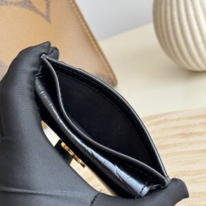 【AT10630】YSL イヴ・サンローラン クロコダイル柄牛革ミニ財布 エレガントな都会のスタイルを演出 | Saint Laurent