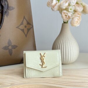 【AT10631】YSLの贅沢なクロコダイル柄牛革カードケース - 優雅なミントグリーン色調 | Saint Laurent Paris