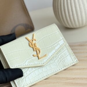 【AT10631】YSLの贅沢なクロコダイル柄牛革カードケース - 優雅なミントグリーン色調 | Saint Laurent Paris