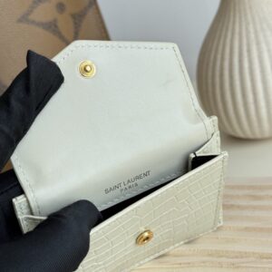 【AT10631】YSLの贅沢なクロコダイル柄牛革カードケース - 優雅なミントグリーン色調 | Saint Laurent Paris