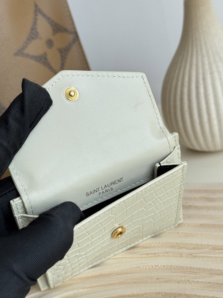 【AT10631】YSLの贅沢なクロコダイル柄牛革カードケース - 優雅なミントグリーン色調 | Saint Laurent Paris