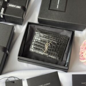 【AT10633】サンローランのワニ柄カードケース - エレガントな贅沢さと実用性を兼ね備えたファッションアクセサリー | YSL
