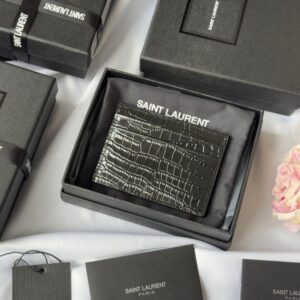 【AT10633】サンローランのワニ柄カードケース - エレガントな贅沢さと実用性を兼ね備えたファッションアクセサリー | YSL
