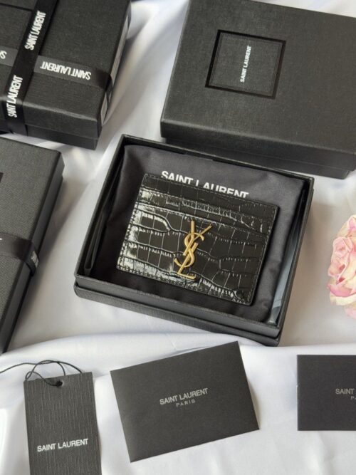 【AT10635】サンローランのクラシックなクロコダイル柄カードケース | Saint Laurent