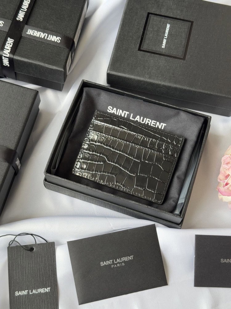 【AT10635】サンローランのクラシックなクロコダイル柄カードケース | Saint Laurent