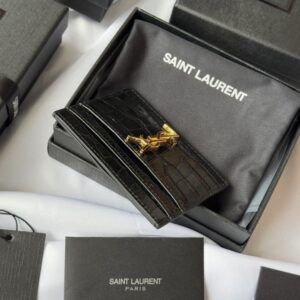 【AT10635】サンローランのクラシックなクロコダイル柄カードケース | Saint Laurent