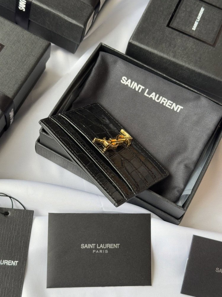 【AT10635】サンローランのクラシックなクロコダイル柄カードケース | Saint Laurent