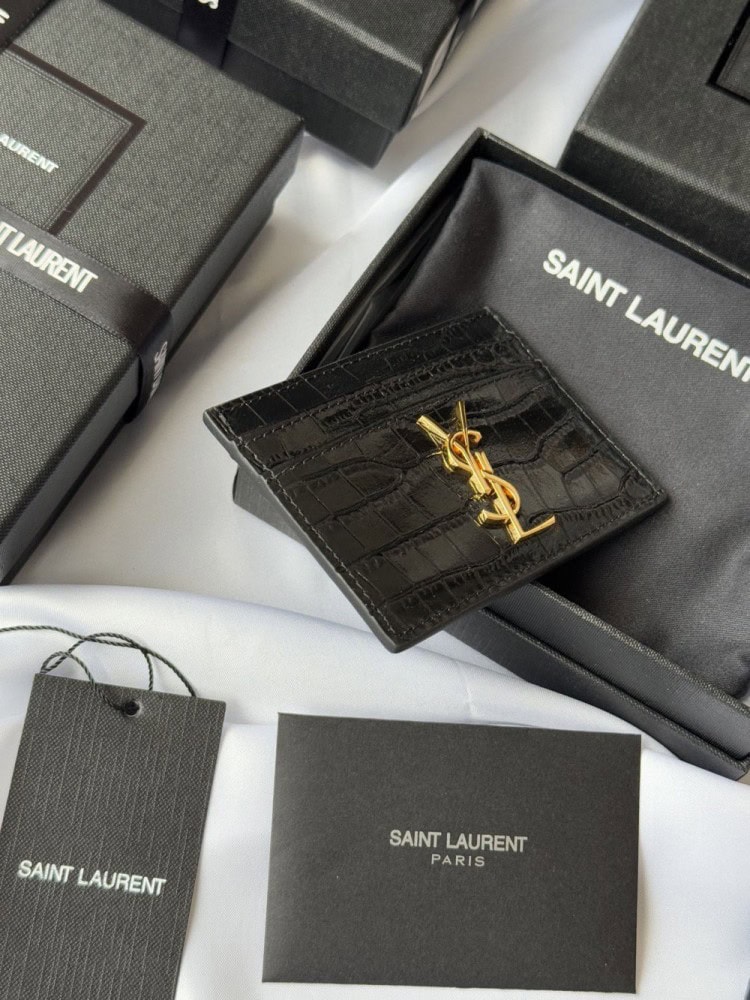 【AT10635】サンローランのクラシックなクロコダイル柄カードケース | Saint Laurent