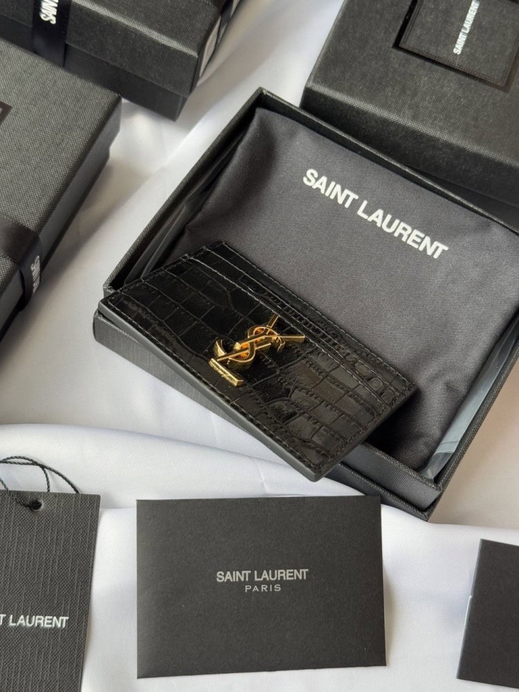 【AT10635】サンローランのクラシックなクロコダイル柄カードケース | Saint Laurent