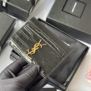 【AT10635】サンローランのクラシックなクロコダイル柄カードケース | Saint Laurent