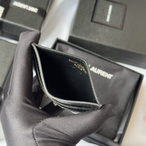 【AT10635】サンローランのクラシックなクロコダイル柄カードケース | Saint Laurent