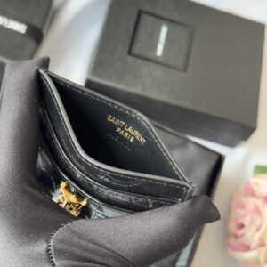【AT10635】サンローランのクラシックなクロコダイル柄カードケース | Saint Laurent