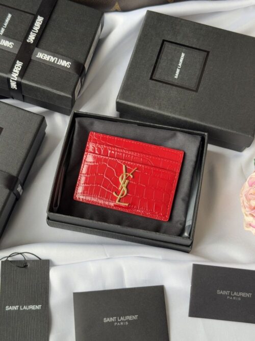 【AT10638】Saint Laurentのクラシックな高級カードケース - エレガントで精巧なデザイン | Saint Laurent