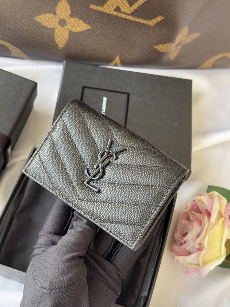 【AT10641】サンローランクラシックキャビアカーフショートウォレット - Saint Laurent Classic Caviar Calf Short Wallet | Saint Laurent Paris