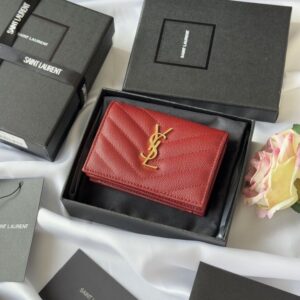 【AT10643】サンローランYSLキャビアエンボスミニ財布 - 質感と格調のクラシックワインレッド | YSL