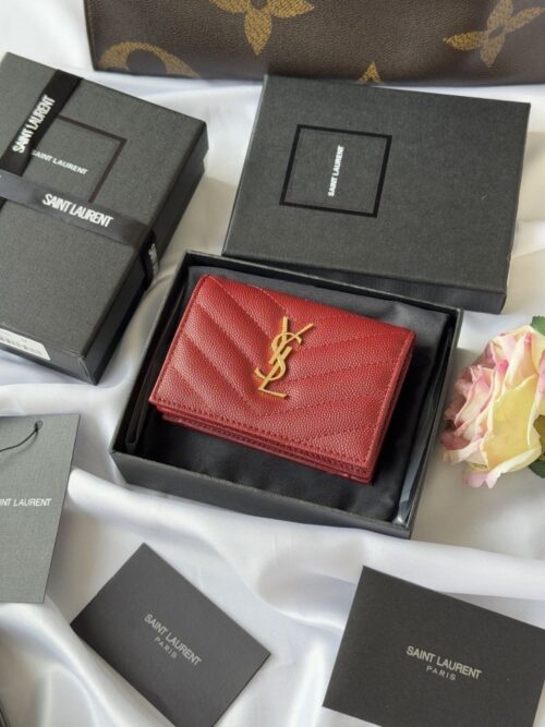 【AT10643】サンローランYSLキャビアエンボスミニ財布 - 質感と格調のクラシックワインレッド | YSL
