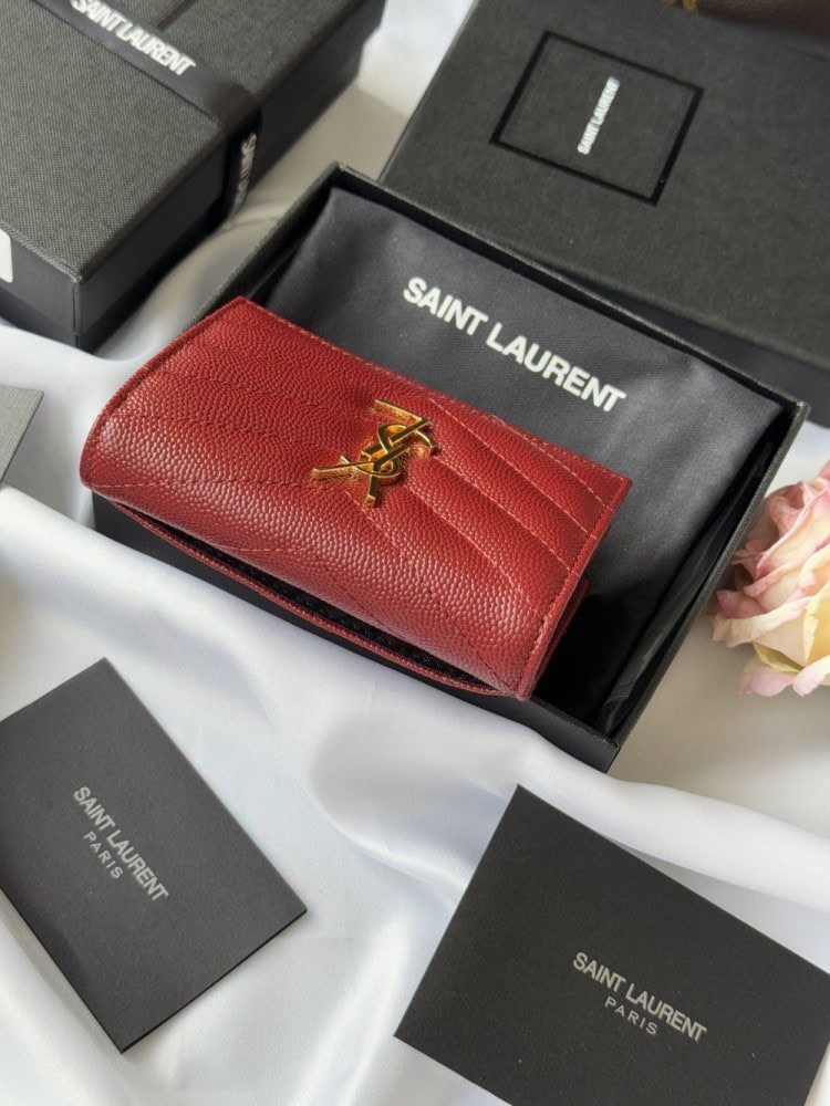 【AT10643】サンローランYSLキャビアエンボスミニ財布 - 質感と格調のクラシックワインレッド | YSL