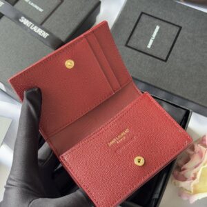 【AT10643】サンローランYSLキャビアエンボスミニ財布 - 質感と格調のクラシックワインレッド | YSL