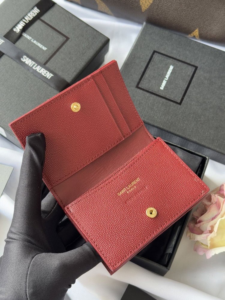 【AT10643】サンローランYSLキャビアエンボスミニ財布 - 質感と格調のクラシックワインレッド | YSL