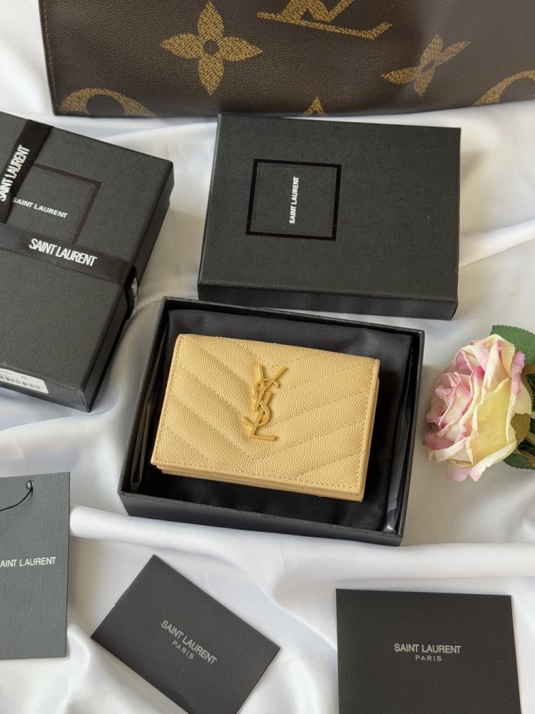 【AT10644】サンローラン YSL エンボスレザーショートウォレット | Yves Saint Laurent