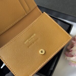 【AT10646】サンローラン エンボス加工入りショートウォレット - 豪華な高級感と実用的な収納力を兼ね備えたアイテム | Saint Laurent Paris