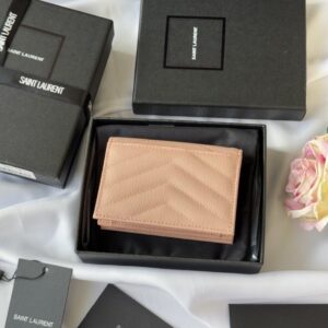 【AT10649】サン・ローランのキャビアスキンショートウォレット、エレガントなアプリコットカラーデザイン | YSL