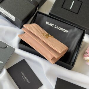 【AT10649】サン・ローランのキャビアスキンショートウォレット、エレガントなアプリコットカラーデザイン | YSL