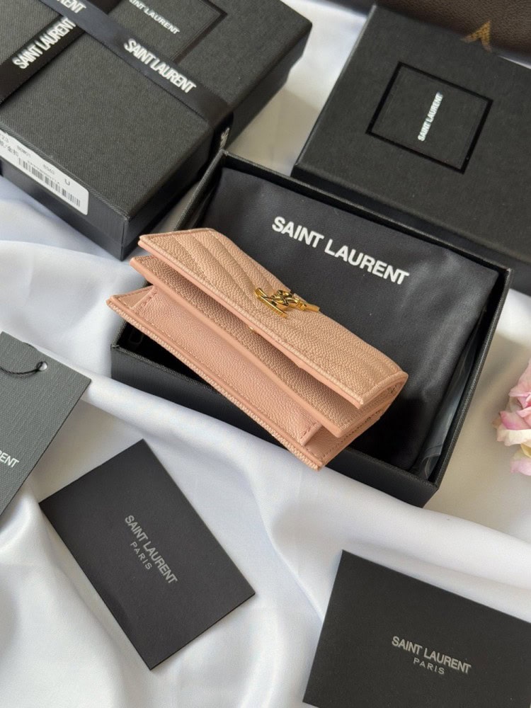 【AT10649】サン・ローランのキャビアスキンショートウォレット、エレガントなアプリコットカラーデザイン | YSL