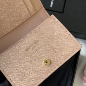 【AT10649】サン・ローランのキャビアスキンショートウォレット、エレガントなアプリコットカラーデザイン | YSL