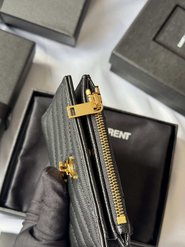 【AT10651】Saint Laurent サン ローラン Classic クラシック キャビアスキン ウォレット | Saint Laurent