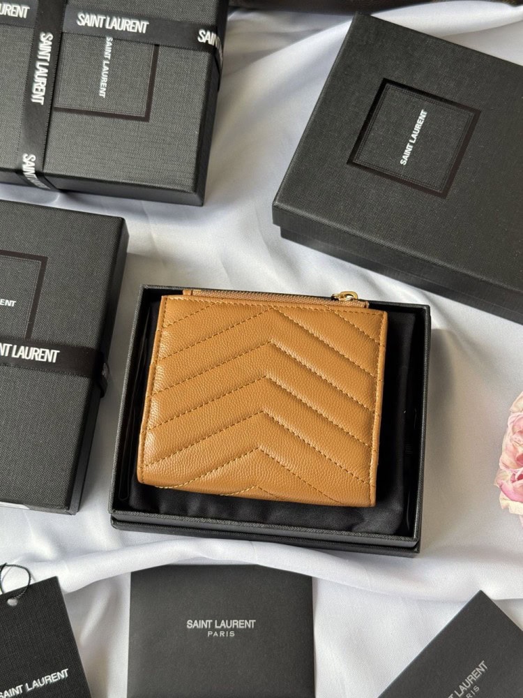 【AT10652】Saint Laurentのクラシックカードケース - 優雅な牛革素材と上質なデザイン | YSL