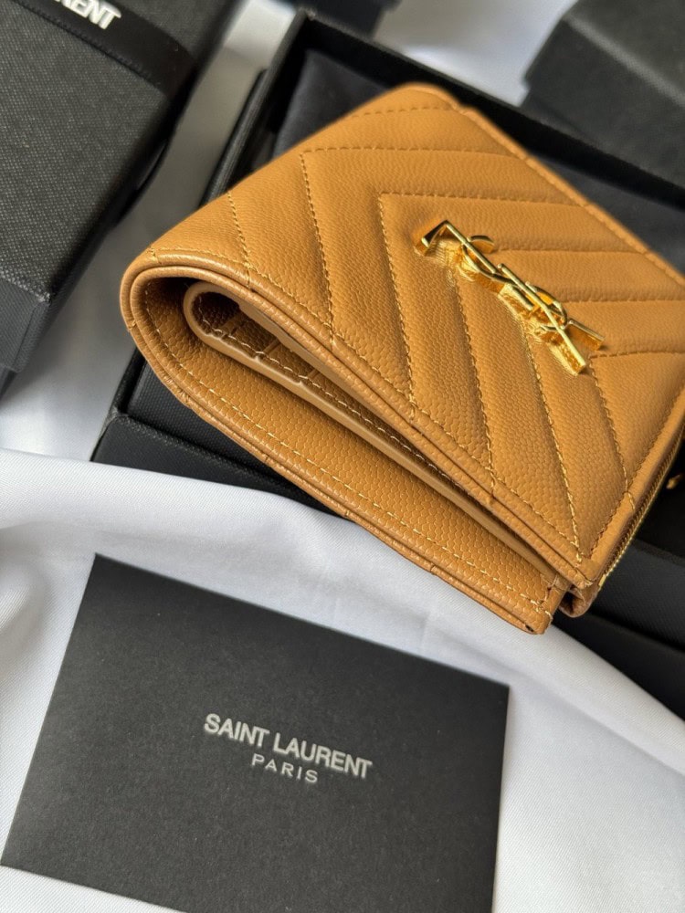 【AT10652】Saint Laurentのクラシックカードケース - 優雅な牛革素材と上質なデザイン | YSL