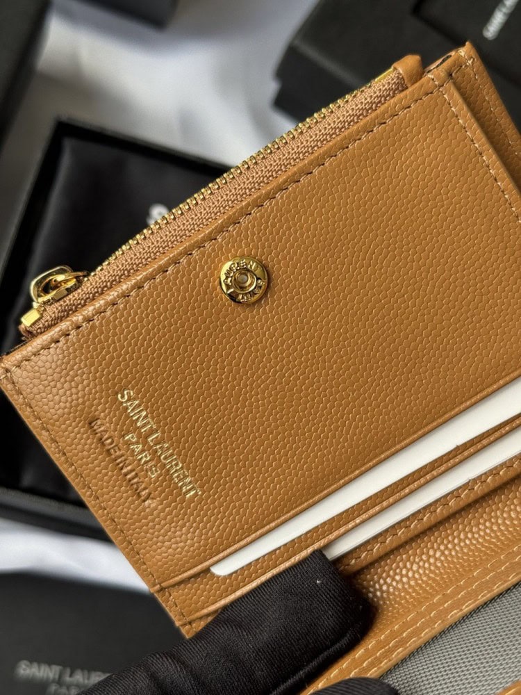 【AT10652】Saint Laurentのクラシックカードケース - 優雅な牛革素材と上質なデザイン | YSL