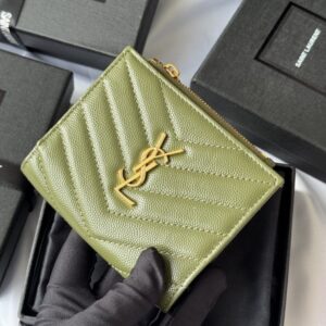 【AT10653】サンローランのオリーブグリーンレザー折り財布 - クラシックなYSL金属ロゴと多機能カード収納 | YSL