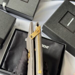 【AT10656】サンローラン(Saint Laurent) クラシックシリーズ 財布 フィッシュスキン柄羊革カードケース 男性用 | Saint Laurent