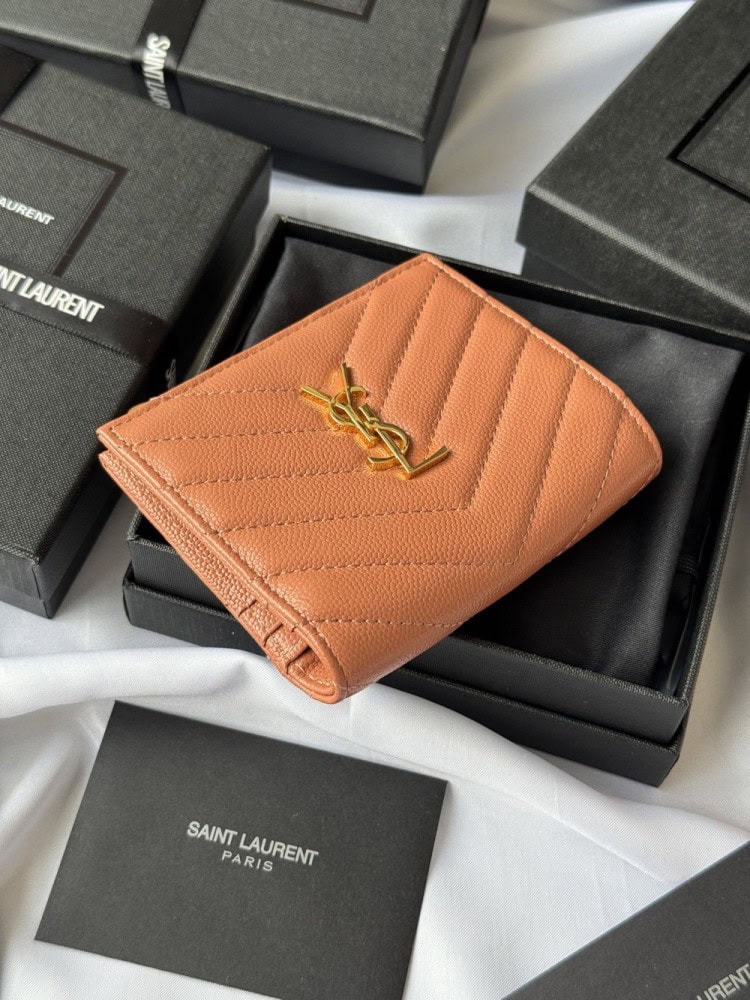 【AT10657】サンローランのラムレザーカードケース、控えめな贅沢なファッション魅力を演出 | Saint Laurent Paris