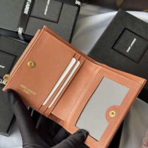 【AT10657】サンローランのラムレザーカードケース、控えめな贅沢なファッション魅力を演出 | Saint Laurent Paris