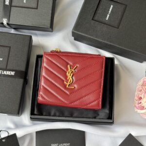 【AT10658】サンローランのクラシックな赤色牛革カードケース、優雅で実用的なアクセサリー | Yves Saint Laurent