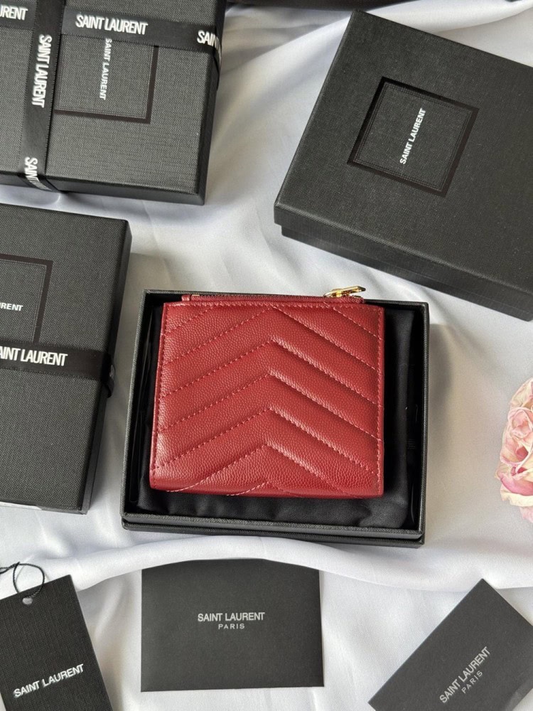 【AT10658】サンローランのクラシックな赤色牛革カードケース、優雅で実用的なアクセサリー | Yves Saint Laurent