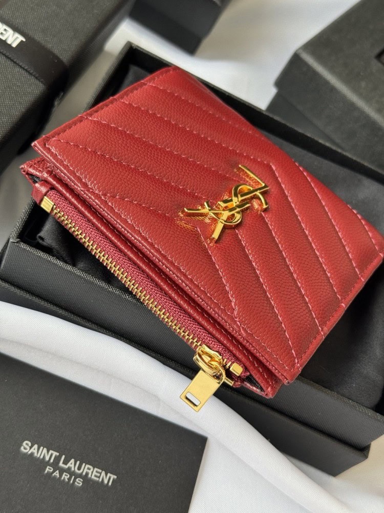 【AT10658】サンローランのクラシックな赤色牛革カードケース、優雅で実用的なアクセサリー | Yves Saint Laurent