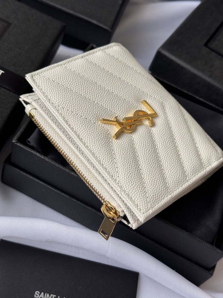 【AT10660】サンローランの優雅なエンボス加工カードケース、精巧なYSLメタルロゴ装飾付き | YSL