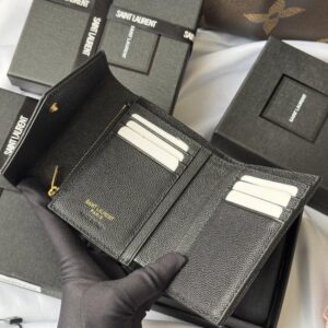 【AT10661】サンローランYSLシグネチャーウォレット - 高級感と実用性を兼ね備えた贅沢なレザーウォレット | Saint Laurent