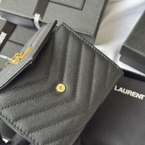 【AT10661】サンローランYSLシグネチャーウォレット - 高級感と実用性を兼ね備えた贅沢なレザーウォレット | Saint Laurent