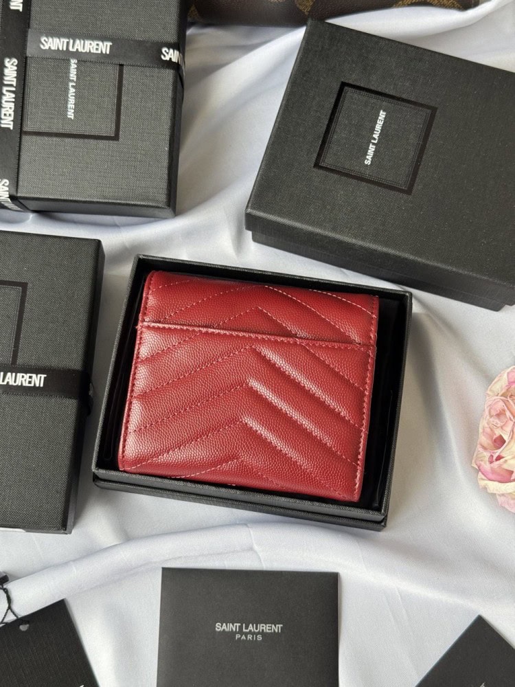 【AT10664】サンローランYSLクラシッククロコダイル柄三つ折り財布 ワインレッド 高級牛革素材 | Saint Laurent Paris