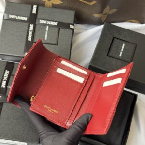【AT10664】サンローランYSLクラシッククロコダイル柄三つ折り財布 ワインレッド 高級牛革素材 | Saint Laurent Paris