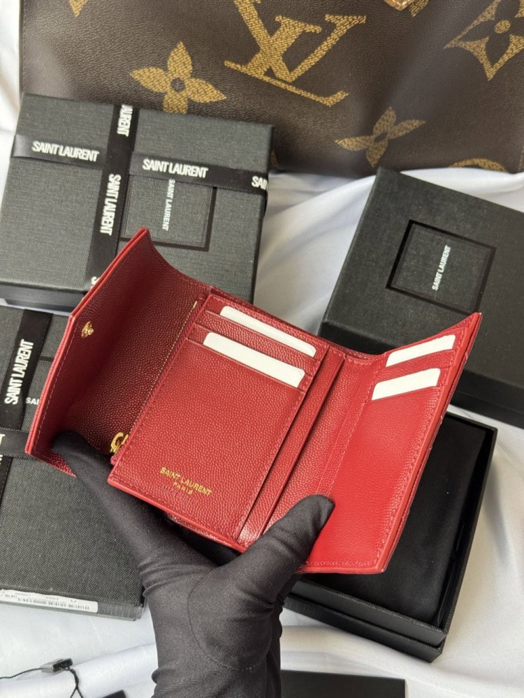 【AT10664】サンローランYSLクラシッククロコダイル柄三つ折り財布 ワインレッド 高級牛革素材 | Saint Laurent Paris