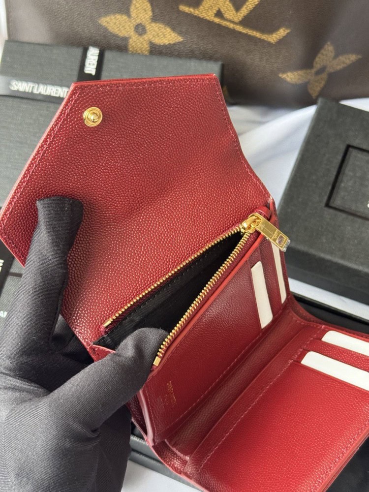 【AT10664】サンローランYSLクラシッククロコダイル柄三つ折り財布 ワインレッド 高級牛革素材 | Saint Laurent Paris