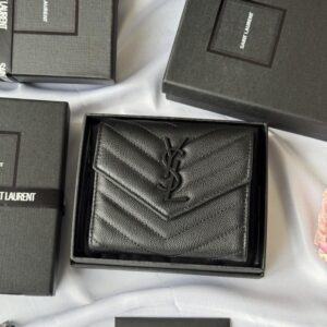 【AT10665】イヴ・サンローラン(Saint Laurent) 三つ折り牛革財布：贅沢なシルクタッチと優雅なダイヤ柄 | Saint Laurent